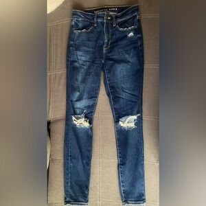 AE High Waisted Jegging Ripped Jeans - Sz 6